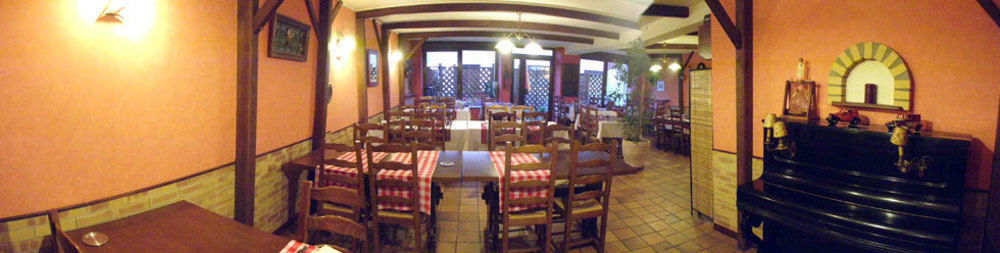 Logis Hotel Restaurant Auberge Du Cheval Blanc Chamouilley Esterno foto