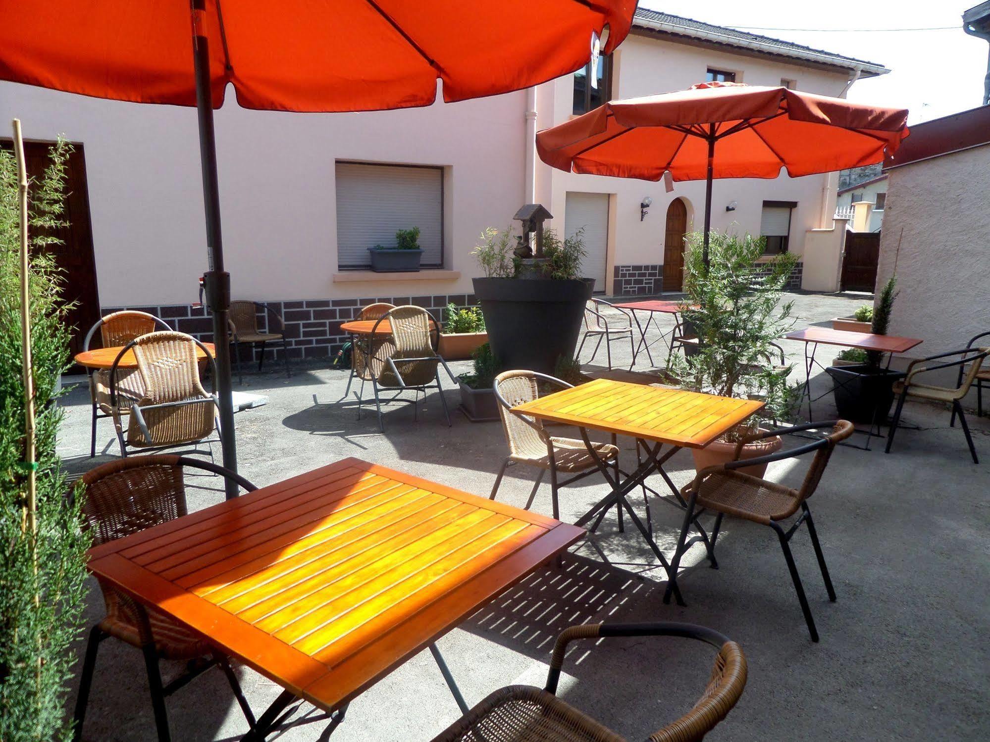 Logis Hotel Restaurant Auberge Du Cheval Blanc Chamouilley Esterno foto
